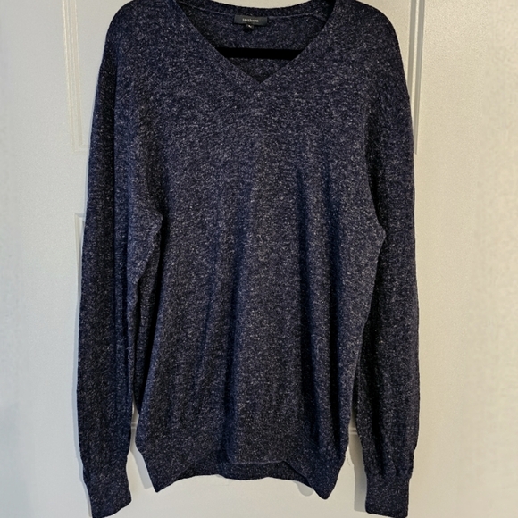 V-Neck Sweater in Blue and White with Knit Texture - Picture 4 of 6